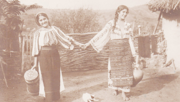Portul popular românesc, reflectat în cărți poștale, vechi de acum o sută de ani