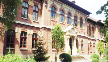 Un profesor de la Colegiul „Brătianu”, trimis în judecată pentru agresiune sexuală