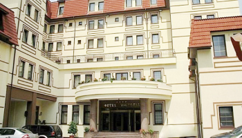 Afaceristul Enescu de la Hotel Victoria s-a războit cu un vecin