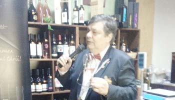 Somelierul George Ignat a prezentat vinurile Cramei Rătești la magazinul ,,Casa Vinului”