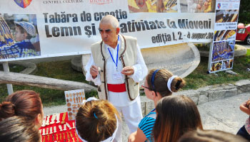 Proiectul – Tabăra de creaţie ,,Lemn şi creativitate la Mioveni” a adunat aproximativ 100 elevi dornici să se întreacă în diferite meşteşuguri