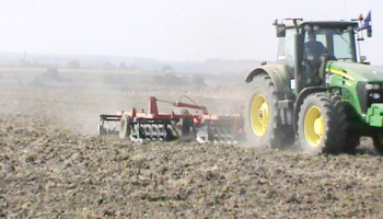 Puțin, dar va conta! Guvernul majorează valoarea subvenţiei pentru motorină utilizată în agricultură