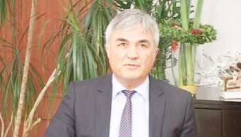 Fabrica de mobilă scoate la  vânzare șapte tiruri  şi alte  cinci vehicule din patrimoniul firmei insolvente