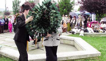 Depuneri de coroane la monumentele eroilor din Mioveni