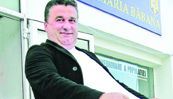 Primarul Bebe Ivan se laudă prin presă că a făcut uz  de armă letală la o tăiere de porci