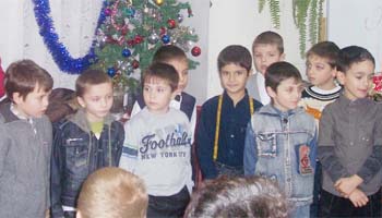 MOŞ CRĂCIUN A VENIT ŞI LA ŞCOALA NR. 17