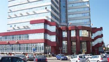 ARGEŞENI! Plătiţi impozitele la Finanţe! Oamenii de acolo au nevoie de mulţi bani pentru salarii regeşti!