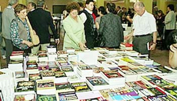 Biblioteca  Județeană  Argeș „Dinicu Golescu”  vă aşteaptă la ”Salonul cărții argeșene”