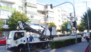 Atenţie şoferi şi pietoni!  Noul sistem de semaforizare din Mioveni a fost pus în funcţiune