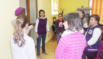 Creativitate, interactivitate şi socializare, în cadrul cursului de franceză organizat de Biblioteca Judeţeană Argeş