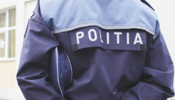 Argeșean trimis în judecată după ce a amenințat cu moartea un polițist în secția de poliție