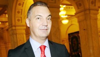 Așa ”pățesc” cei care au crescut în umbra lui Constantin Nicolescu. Cresc în neștire… profesională