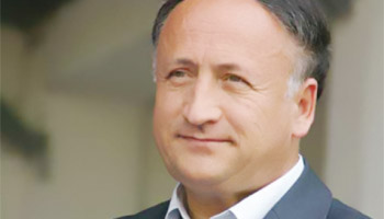 Tudor Pendiuc acuză organizaţiile pentru protecţia animalelor  că nu fac nimic concret pentru  rezolvarea problemei maidanezilor