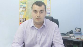La Săpata, primarul Laurențiu Micu a reușit să medieze conflictul dintre săteni și firma de transport local