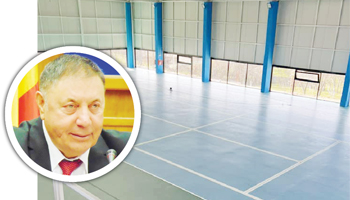 De cinci ani, primarul de la Albota se chinuie cu o sală de sport!