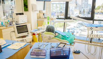 Clinica de Medicină Dentară Dr. TEO  – Zâmbim oricând împreună! Îngrijirea implanturilor dentare