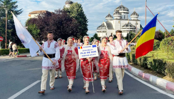 Un pas spre Cartea Recordurilor, în Argeș! Orașul Mioveni găzduiește cea mai mare paradă de port popular din România!
