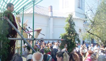 Un candidat la preoţie din Călineşti nu a putut fi hirotonit de Î.P.S. Calinic pentru că şi-a uitat… reverenda