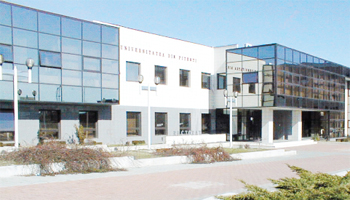 Universitatea Piteşti,  ajunsă în a treia urnă  valorică, «beneficiază»  de două sindicate.  Şi acestea în război…