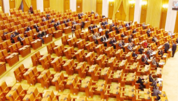 Are balta pește…  Camera Deputaților bagă peste 1.550.000 de lei  în sistem de conferință, vot electronic, sonorizare…