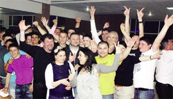 Sute de tineri PDL-işti au socializat pe malul mării