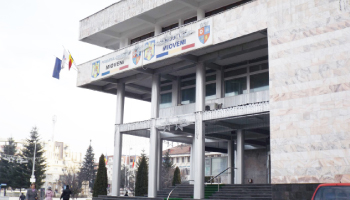 La Mioveni, contribuabilii îşi pot achita taxele şi impozitele din faţa calculatorului