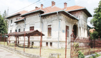 Primăriţa Elena Lasconi promite să reabiliteze Casa Pensionarilor din Câmpulung