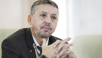 Ministrul Educației îi cere premierului Bolojan să accepte cumulul  pensiei cu salariul pentru profesori
