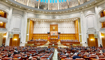 Din ciclul: ”Vise, taică, vise…”. Premierul Ilie Bolojan vrea reducerea numărului de parlamentari la 300