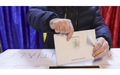 Culmea alegerilor! Un bărbat de 123 de ani și o femeie de 114 ani au votat în România!