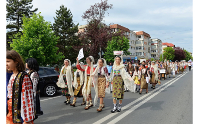 Duminică, 10 mai, orașul Mioveni organizează Parada portului popular românesc