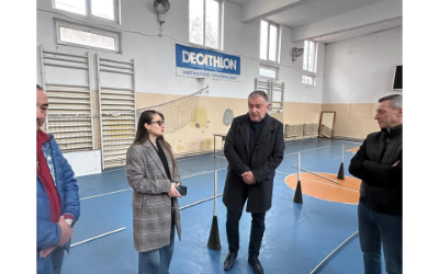 Începe modernizarea sălilor de sport de la Liceul Teoretic „Ion Barbu” și la Școala Gimnazială „Mihai Eminescu”