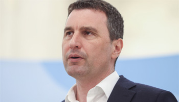 Vicepremierul Tanczos Barna: ”Măsurile de îngheţare de salarii sunt măsuri temporare. Eliminarea de sporuri este o măsură definitivă”