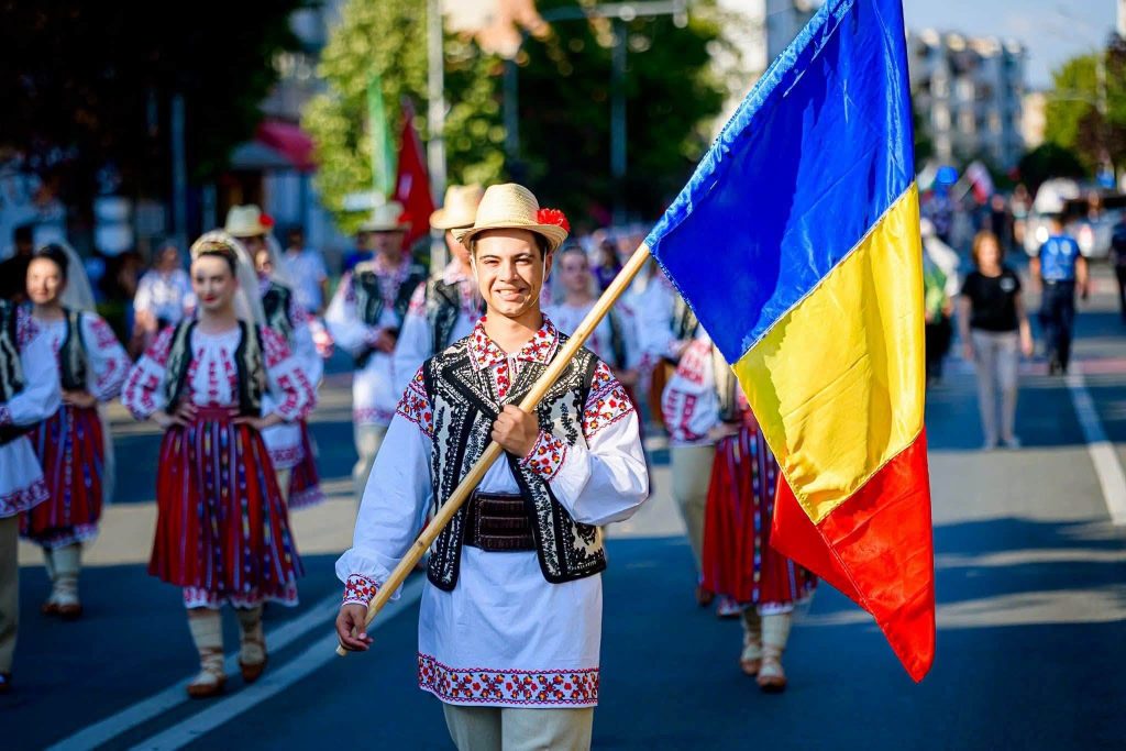 Restricții de circulație pentru Parada Festivalului Internațional de Folclor „Carpați”