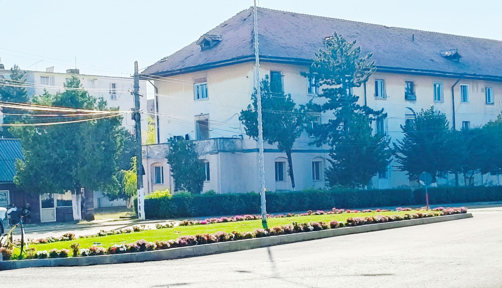 Din ciclul: ”Chelului tichie de mărgăritar îi trebuie…” Ștefănești. Arteziană cu spectacol vizual, într-un cartier cu străzi ca după război, la inegalabilul preț de… peste 250.000 lei