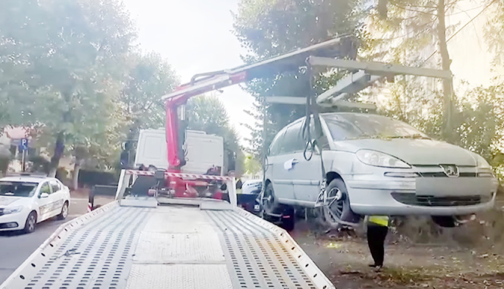 Pitești – se ridică mașinile abandonate pe domeniul public